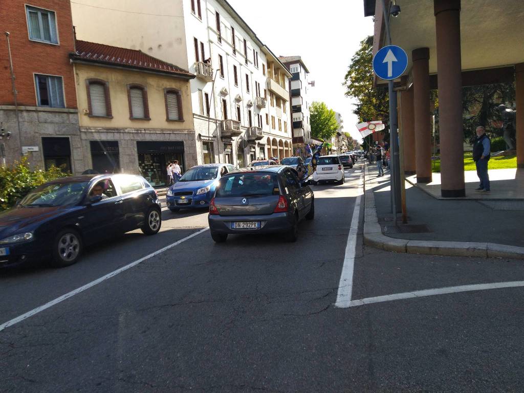 Interisti in centro a Legnano 