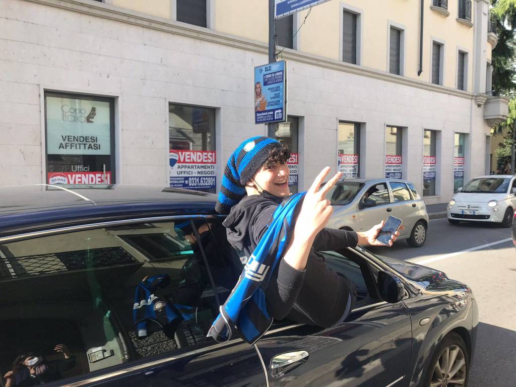 Interisti in centro a Legnano 