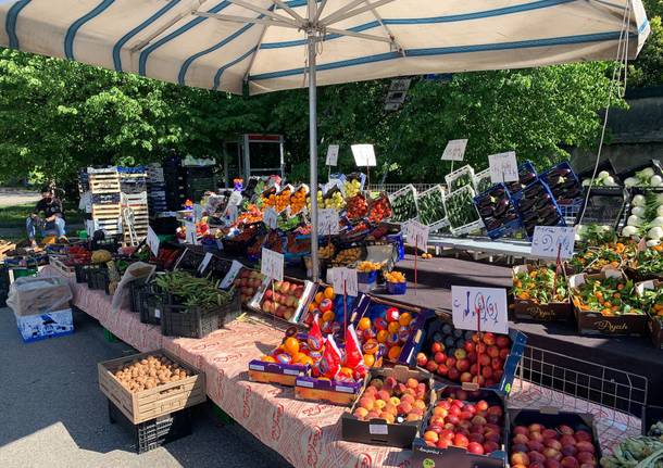 Primo giorno di mercato in piazzale de Gasperi a Varese