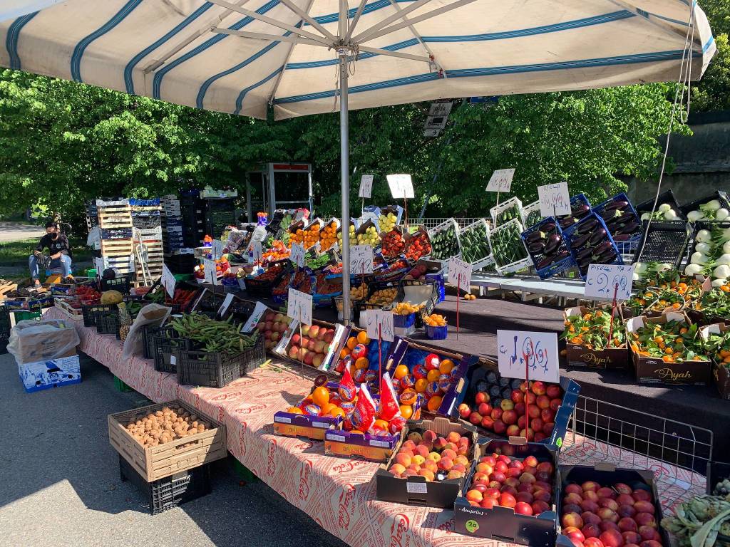 mercato in piazza de Gasperi, varese