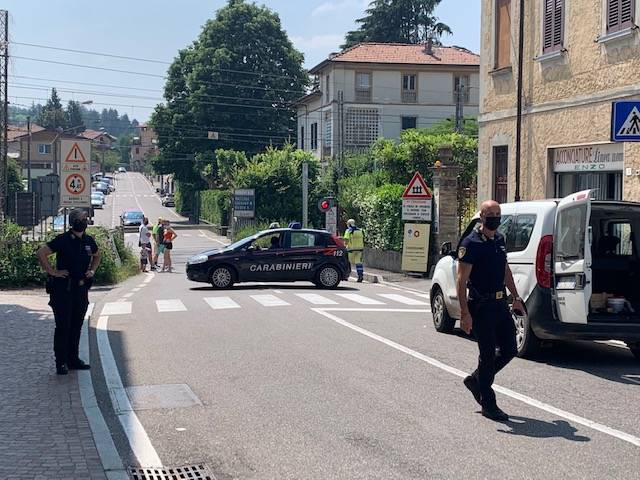 Camion contro sbarra al passaggio a livello di Gazzada Schianno