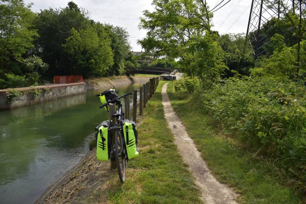 In bicicletta da Lomazzo a Taranto per beneficenza: si è conclusa l'avventura di Mimmo Carriero