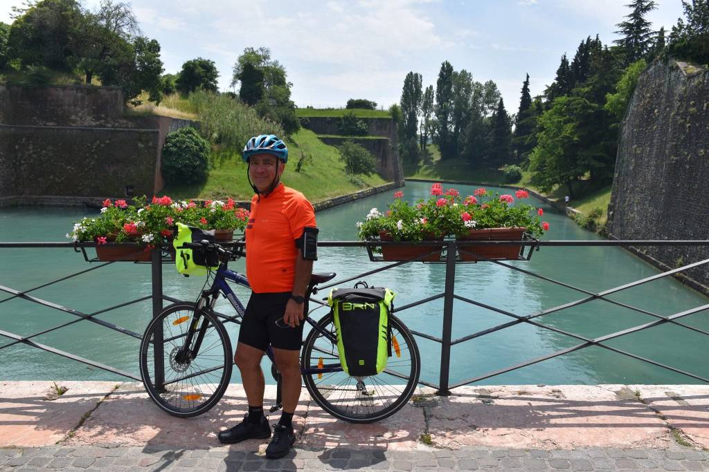 In bicicletta da Lomazzo a Taranto per beneficenza: si è conclusa l'avventura di Mimmo Carriero