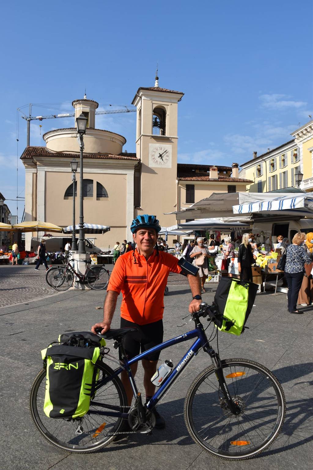 In bicicletta da Lomazzo a Taranto per beneficenza: si è conclusa l'avventura di Mimmo Carriero