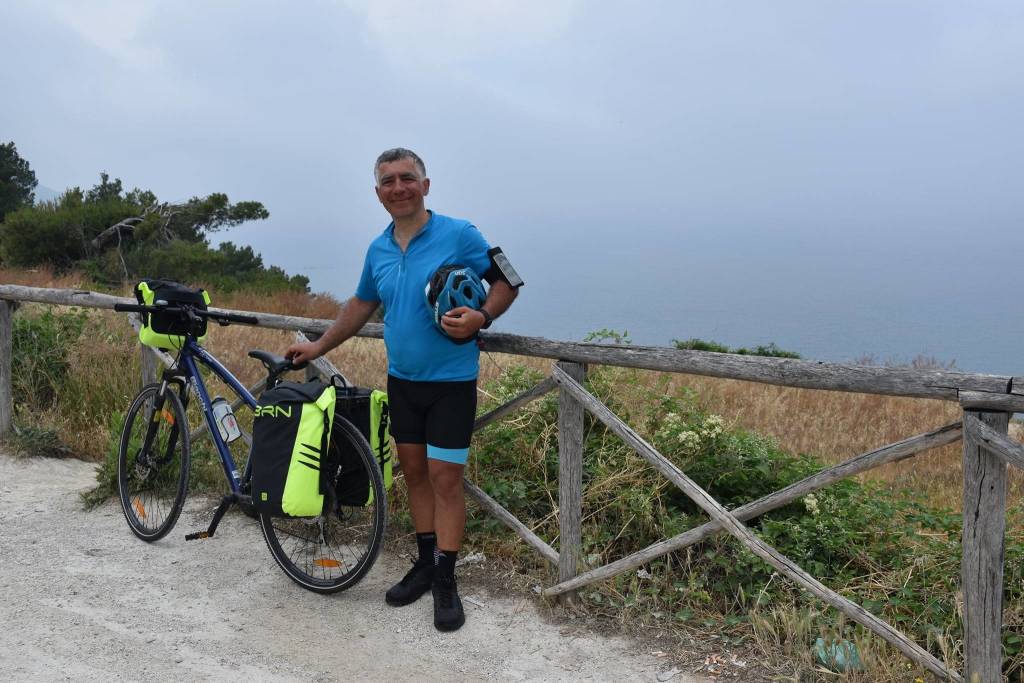 In bicicletta da Lomazzo a Taranto per beneficenza: si è conclusa l'avventura di Mimmo Carriero