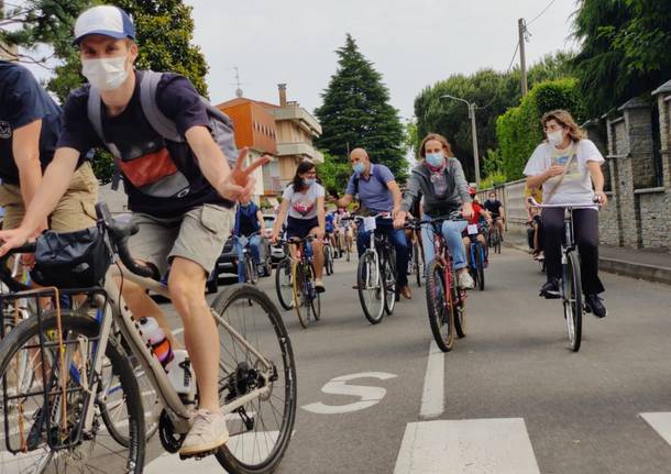 Biciclettata con oltre 200 persone per le vie di Olgiate Olona