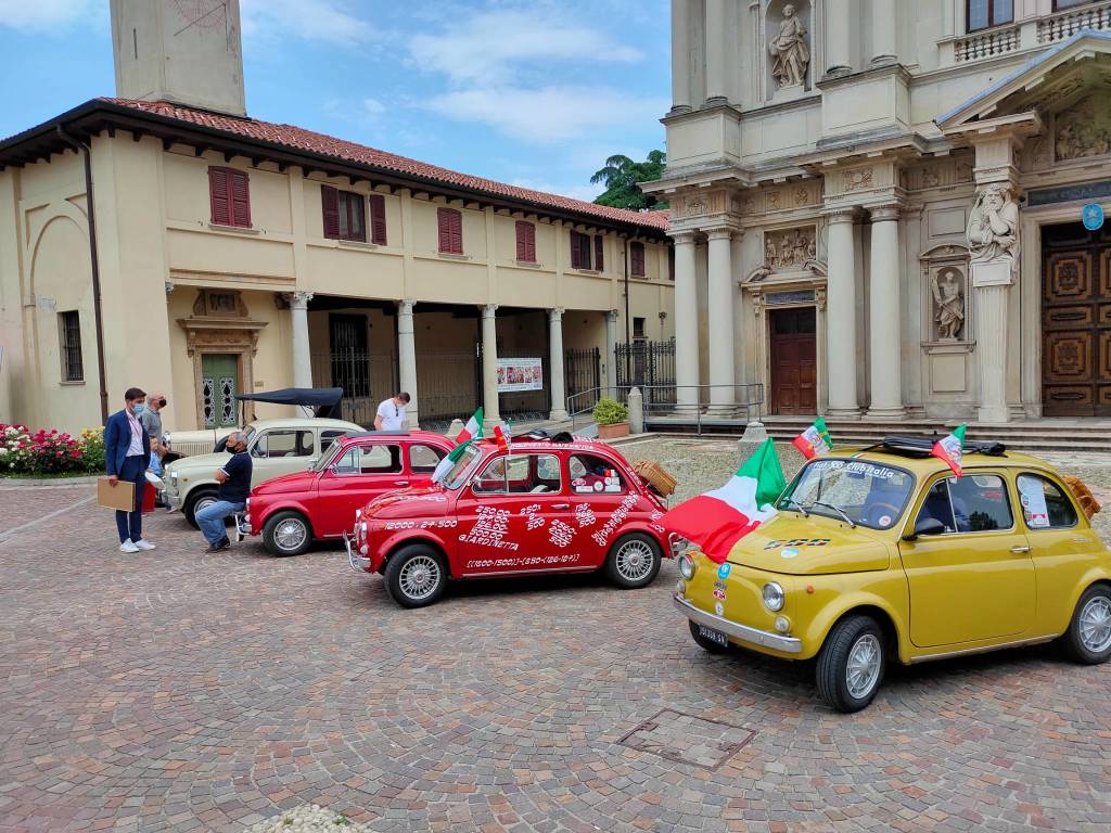 Sapore di storia a Saronno: le auto d'epoca sfilano per le vie del centro