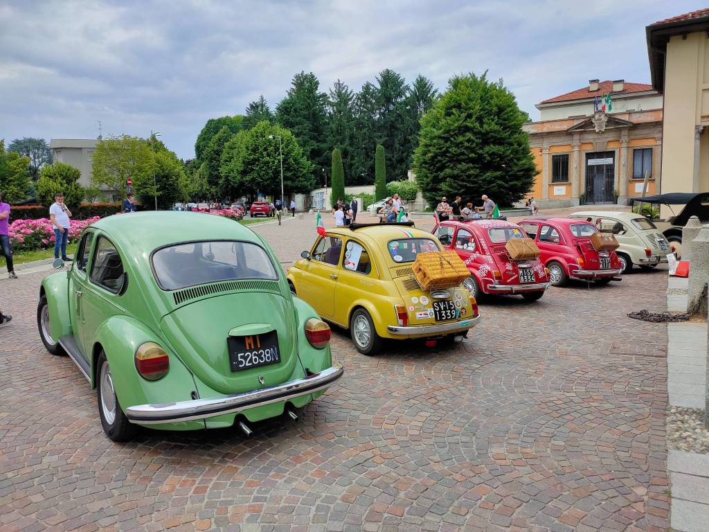 Sapore di storia a Saronno: le auto d'epoca sfilano per le vie del centro