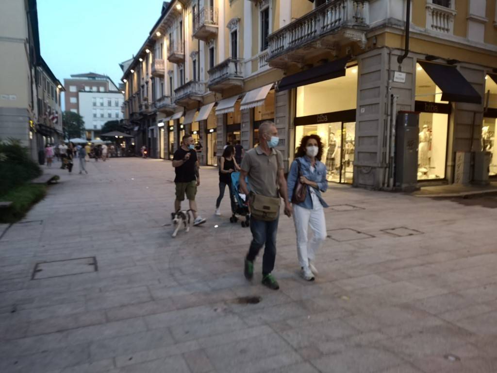 Shopping al mercoledì sera a Legnano