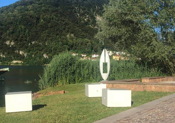 I nuovi arredi del lungolago di Lavena Ponte Tresa 