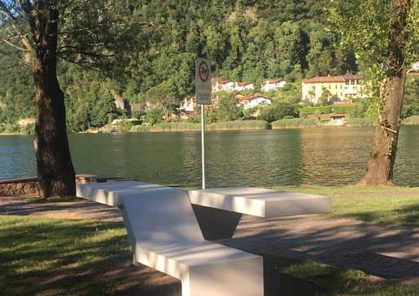 I nuovi arredi del lungolago di Lavena Ponte Tresa 