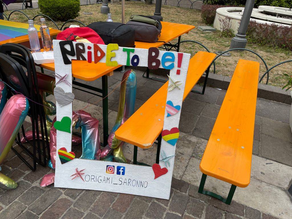 Il collettivo Origami in piazza a Saronno nel segno dei diritti