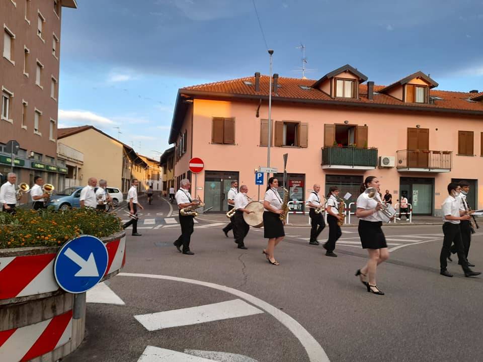 Il Corpo Musicale Santa Cecilia di Uboldo torna a suonare per le vie del paese