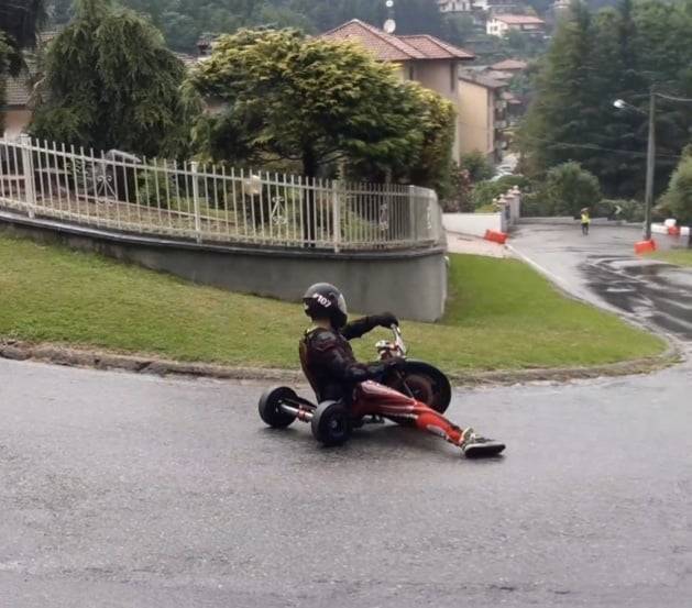 Le "biroce" sfrecciano a Laveno Mombello