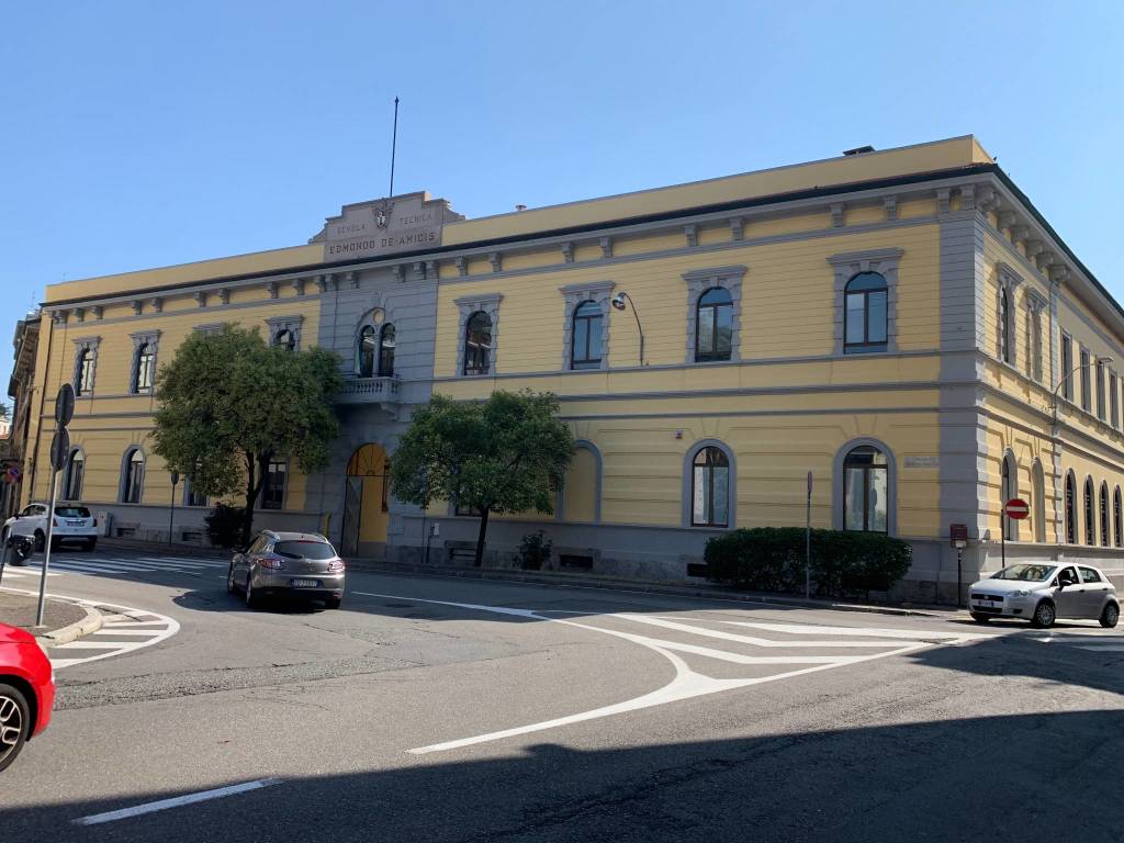 liceo crespi sede distaccata piazza trento trieste busto arsizio