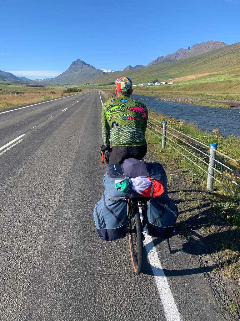 Il legnanese Andrea Maggioni in viaggio in bici alle Isole Fær Øer e in Islanda