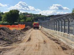 Induno Olona - I lavori per la trasformazione della vecchia ferrovia in pista ciclopedonale e area verde