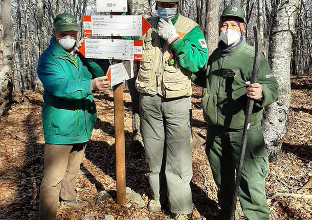 I nuovi cartelli lungo i sentieri del Parco del Campo dei Fiori