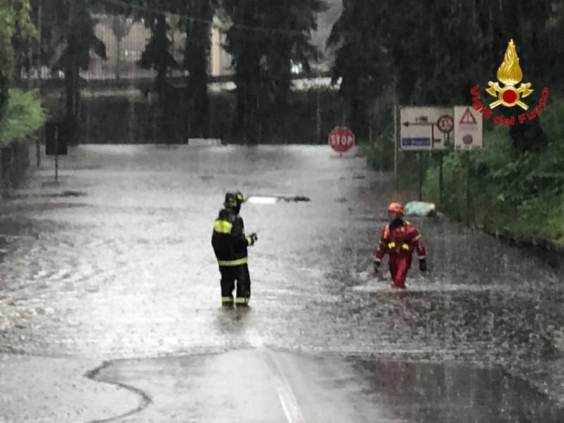 Strade allagate e disagi, il maltempo investe il Varesotto