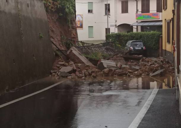 Crolla un muro a Jerago con Orago