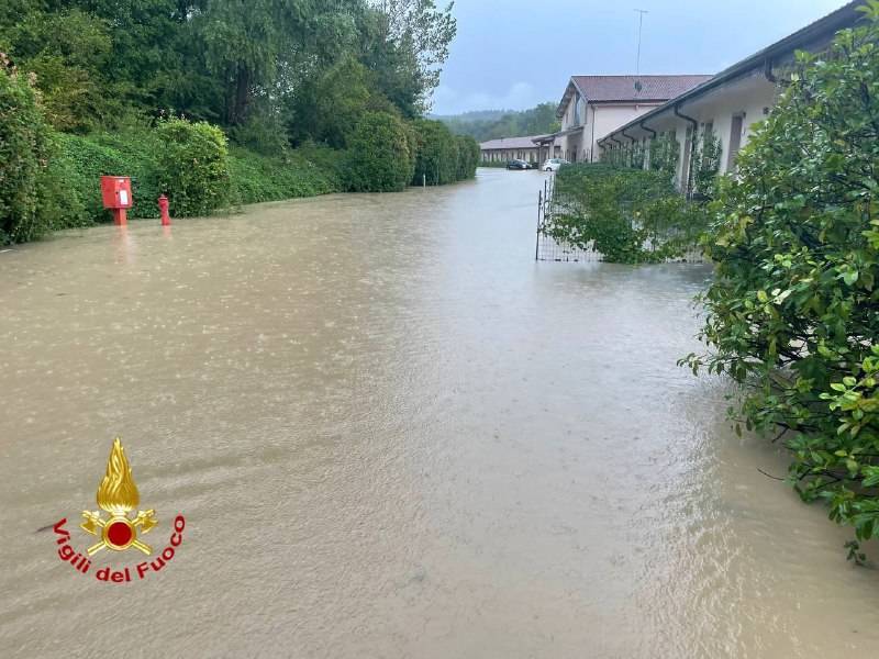 Strade allagate e disagi, il maltempo investe il Varesotto