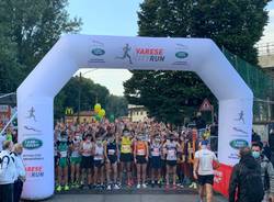 Atleti, famiglie e appassionati: la Varese City Run colora la domenica sportiva in città