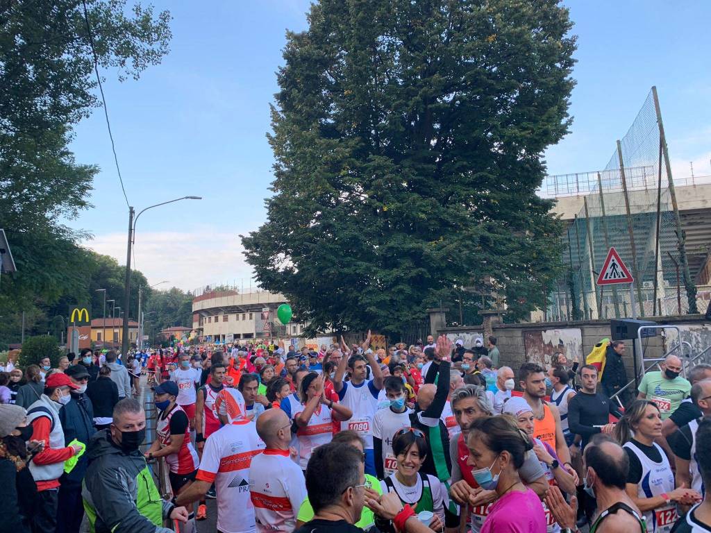 Atleti, famiglie e appassionati: la Varese City Run colora la domenica sportiva in città