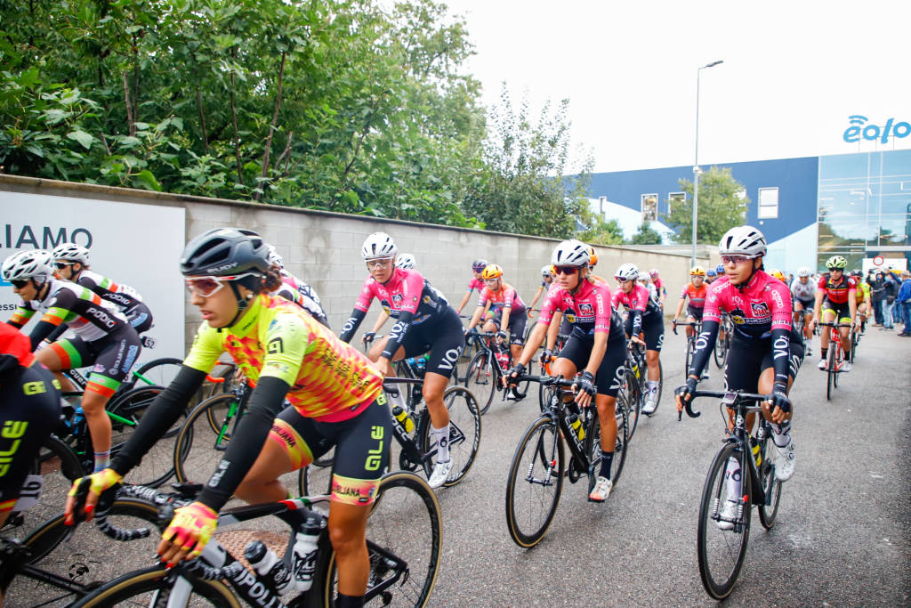 La partenza della 1a Tre Valli Varesine Women