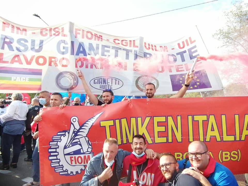 Lavoratori della Gianetti Ruote in corteo a Carpenedolo