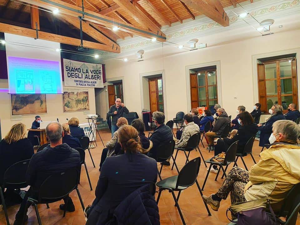 Tradate - Presentazione della perizia tecnica di Zanzi sugli alberi di piazza Mazzini