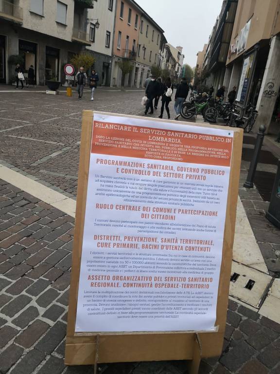 A Saronno Società della Cura in piazza contro la riforma della sanità 