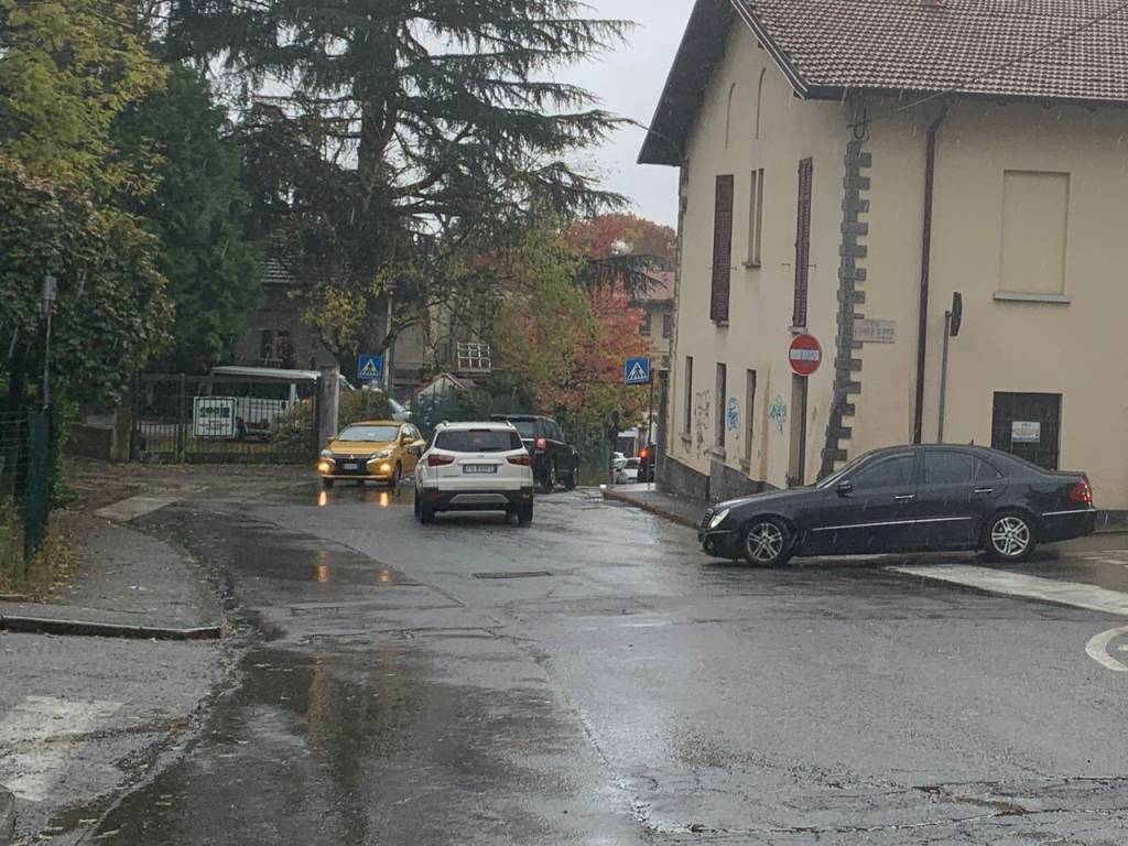 Code in via Limido e viale Europa per la chiusura di via Sant’Imerio