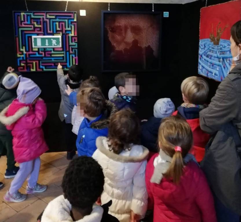 I bambini dell'asilo Ponti e i labirinti in sala Veratti