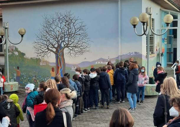 La scuola primaria di Morosolo si accende di pace e di colori