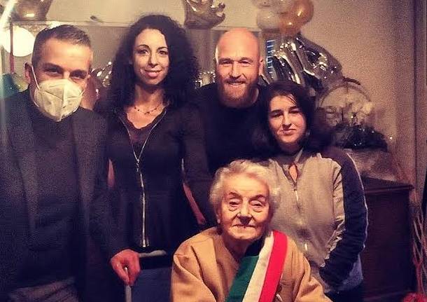 Cassano Magnago festeggia i 100 anni di nonna Mariuccia