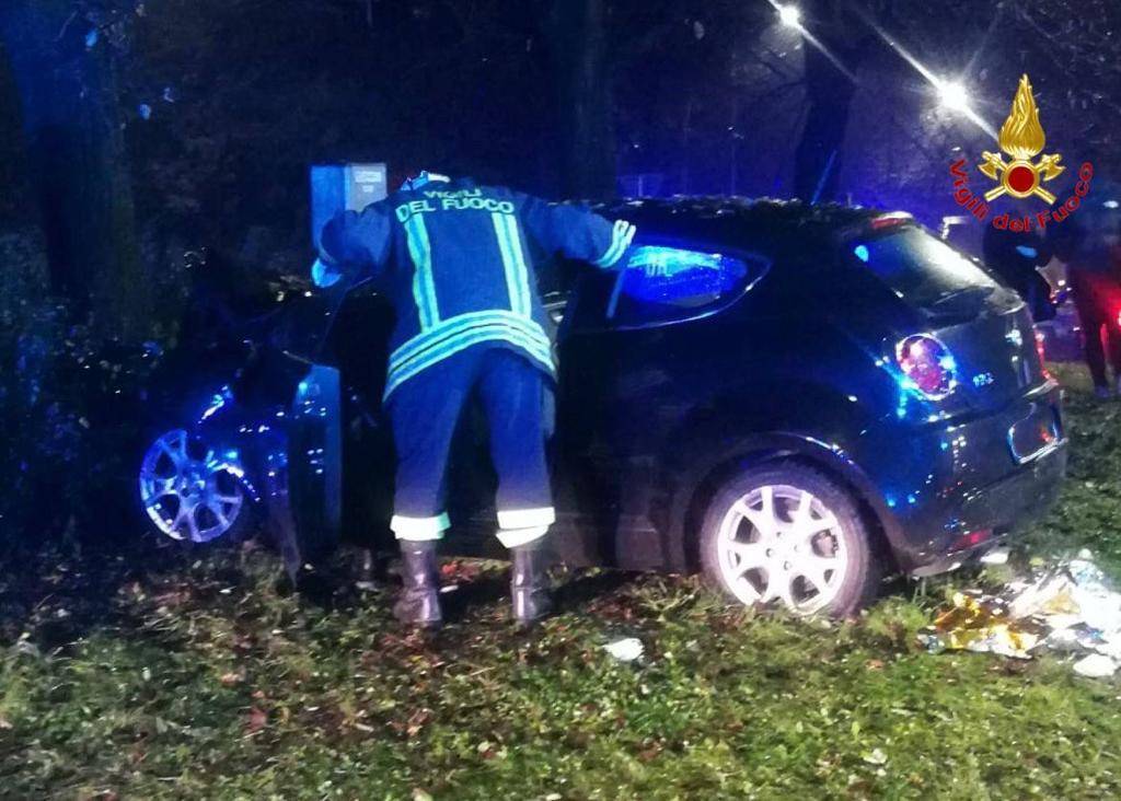 Scontro nella notte in via XXIV Maggio a Gallarate