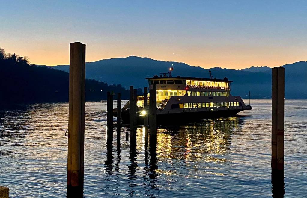 traghetto Laveno navigazione laghi - foto di Nadia Rossi