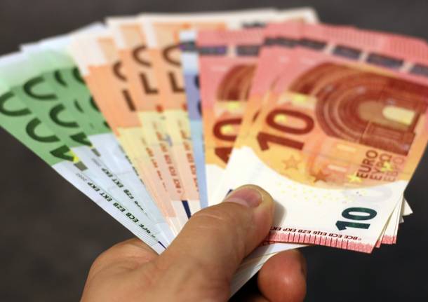 soldi euro bonus e contributi