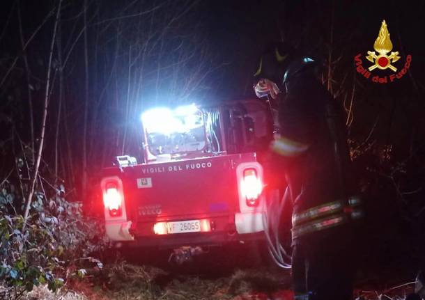 Incendio nei boschi tra Malnate e Cagno