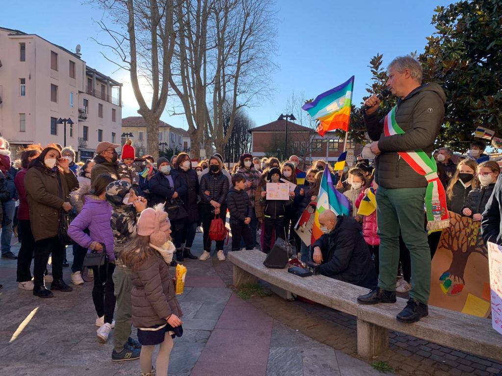 Caronno Pertusella in piazza per la pace in Ucraina