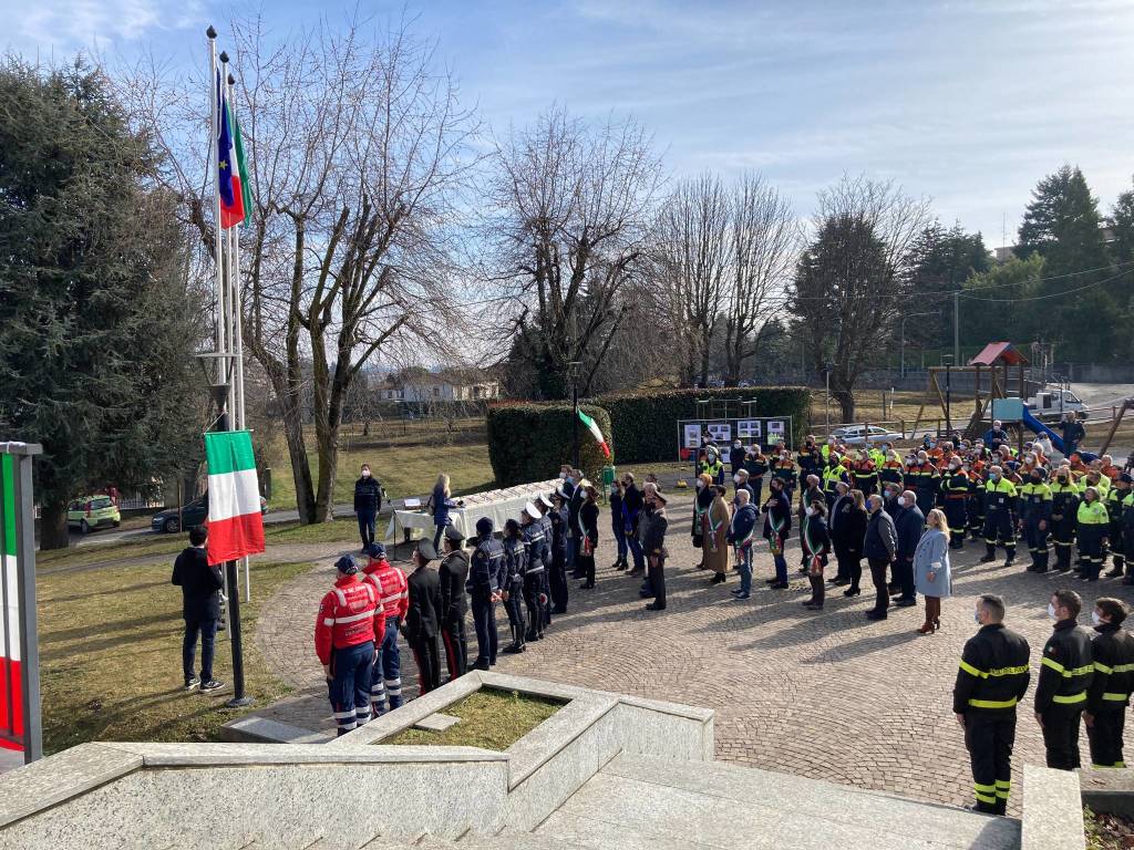 Cerimonia di ringraziamento alle squadre intervenute all'incendio tra Malnate e Solbiate con Cagno