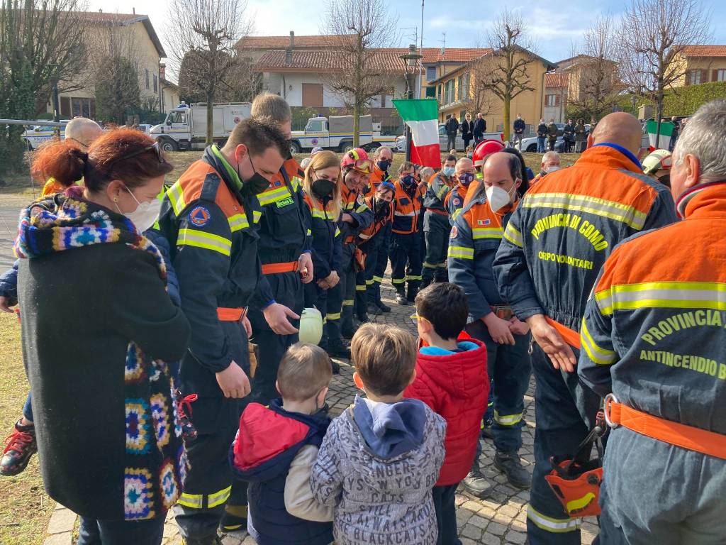 Cerimonia di ringraziamento alle squadre intervenute all'incendio tra Malnate e Solbiate con Cagno