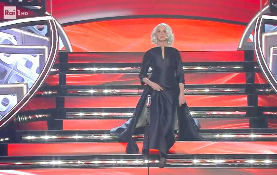 Drusilla Foer irrompe sul palco di Sanremo 2022