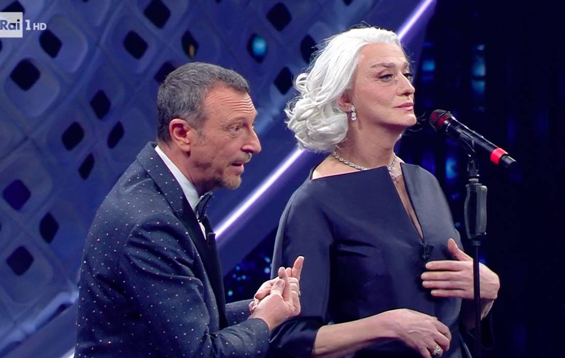 Drusilla Foer irrompe sul palco di Sanremo 2022