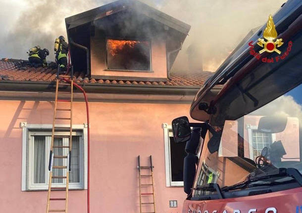 Incendio inuna villetta a Gallarate