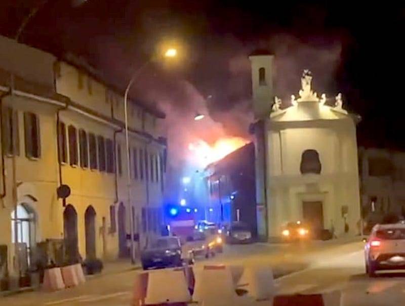 Incendio in via Donizetti a Busto Arsizio