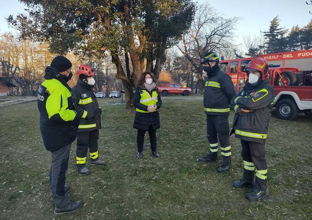 malnate incendio monte morone