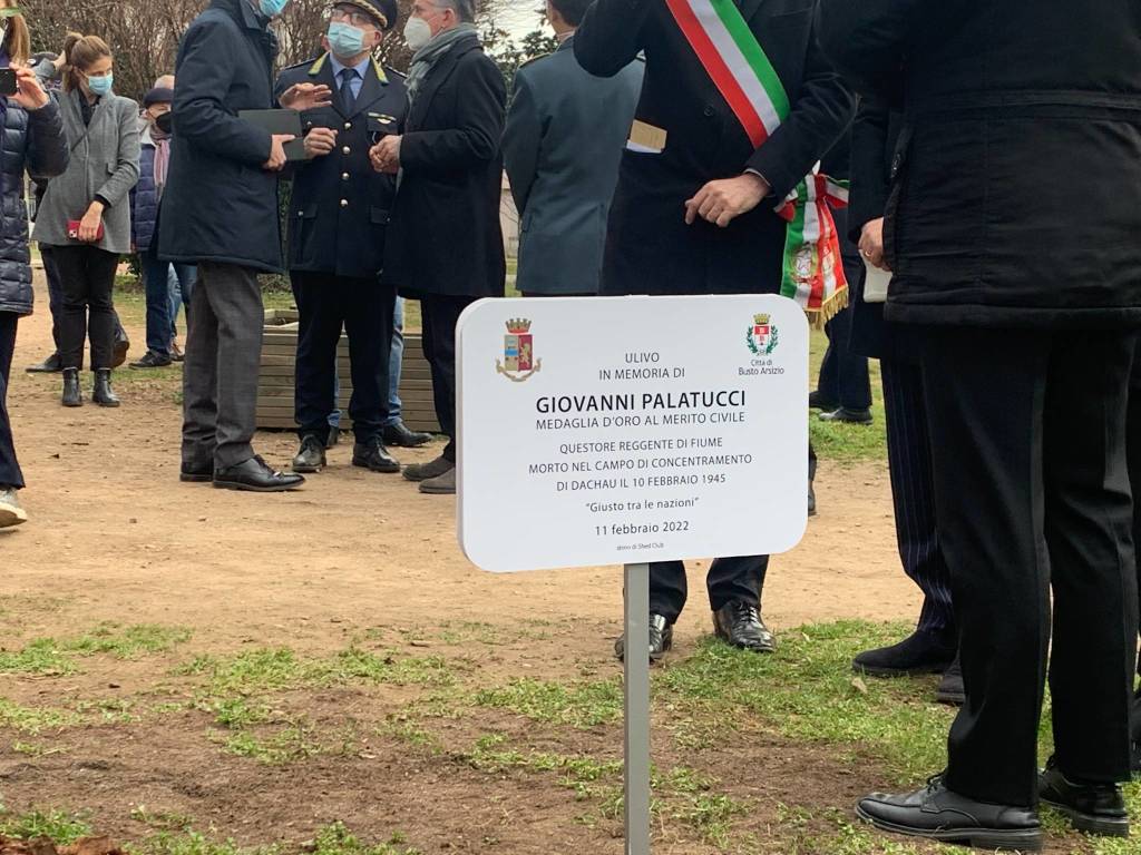 parco foscolo busto arsizio targa giovanni palatucci