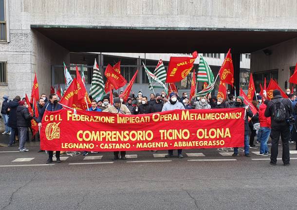 I lavoratori Emerson di Rescaldina non si fermano, corteo a Legnano contro  la chiusura