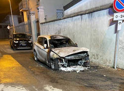 auto in fiamme a Cuggiono